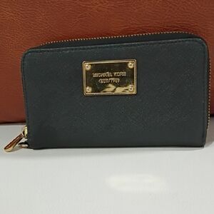 Michael Kors Black and Gold Zip Wallet *EUC*